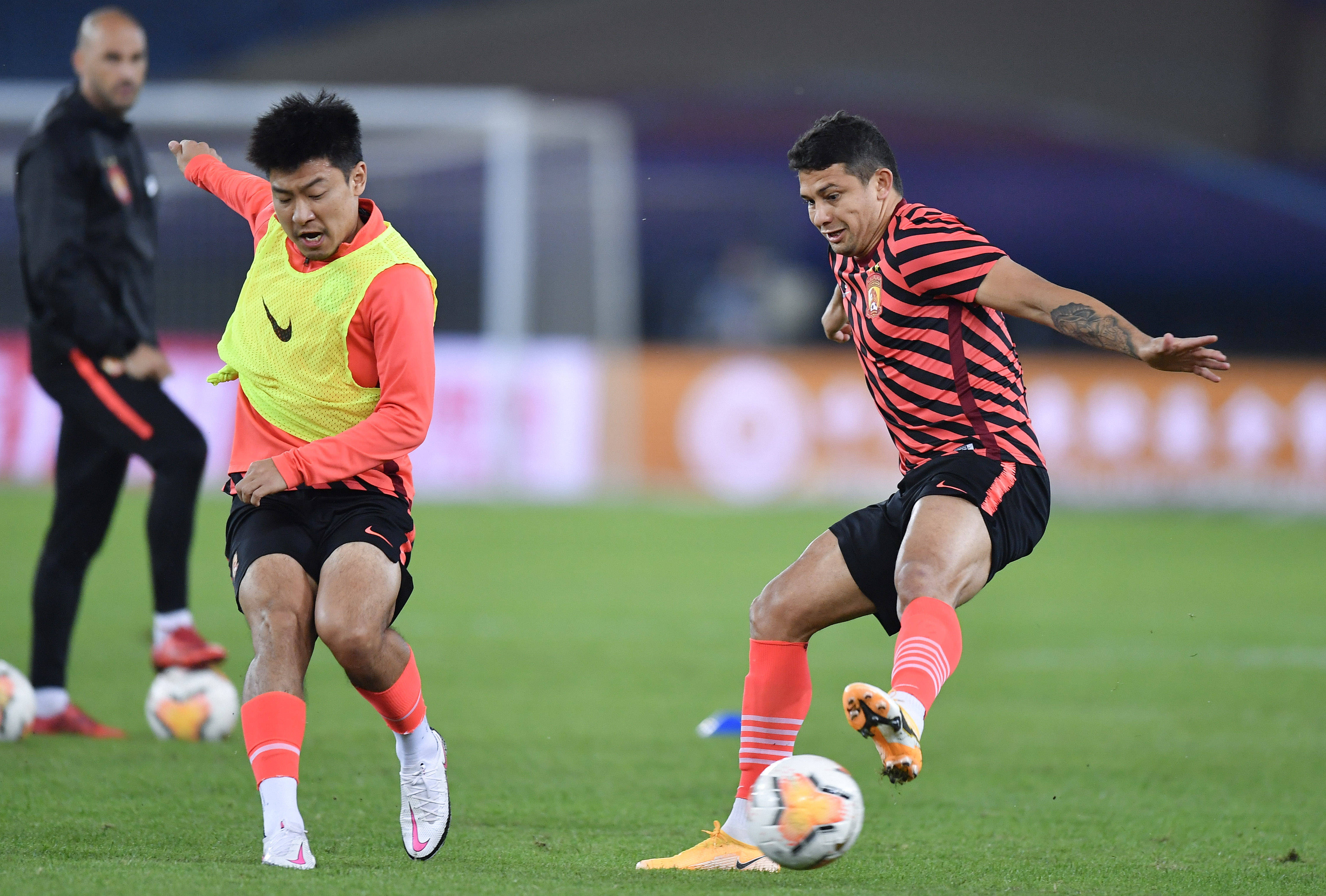 紧张激烈：恒大对阵国安，胜负难料的简单介绍